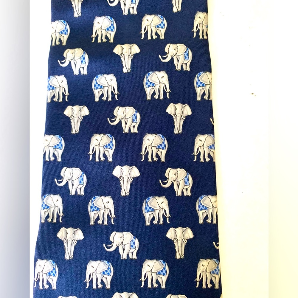Men’s 100% silk navy blue neck tie with a pattern of elephants